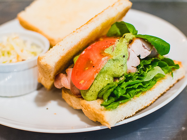 チキン＆バジルサンド