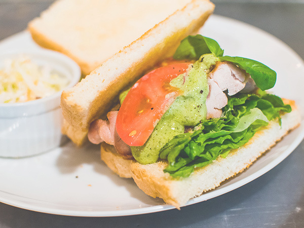 チキン＆バジルサンド